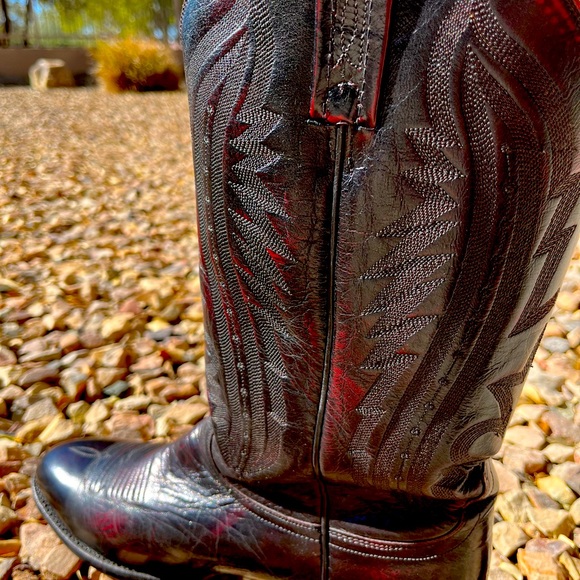 Authentic Lucchese Beautiful Black Cherry Boots 10.5 D photos don’t do justice! - Picture 8 of 15